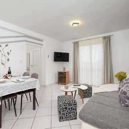 Apartments Silvana 74 Pula Exterior photo