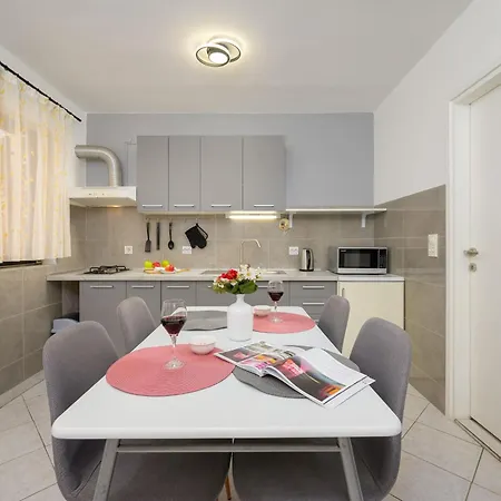 Apartments Silvana 74 Pula Exterior photo
