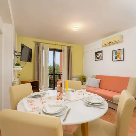 Apartments Silvana 74 Pula Exterior photo