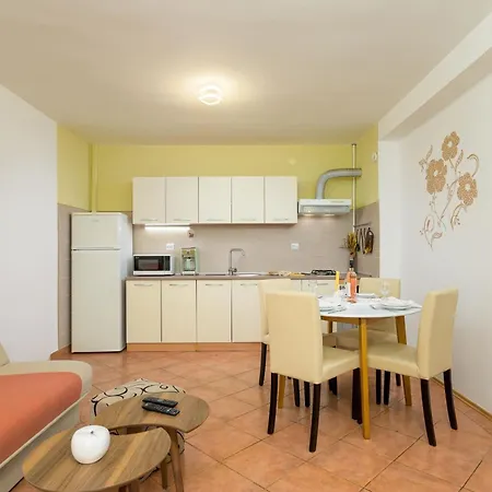 Apartments Silvana 74 Pula Exterior photo