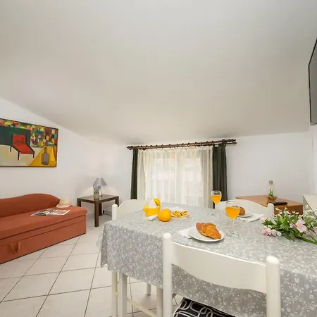Apartments Silvana 74 Pula Exterior photo