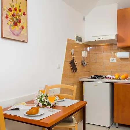Apartments Silvana 74 Pula Exterior photo