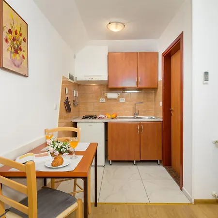 Apartments Silvana 74 Pula Exterior photo